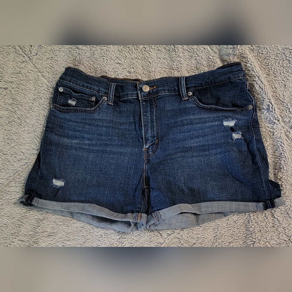 Levi jean shorts 33